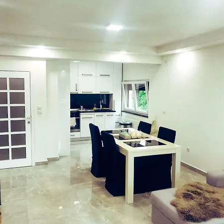Apartman Luxury - *